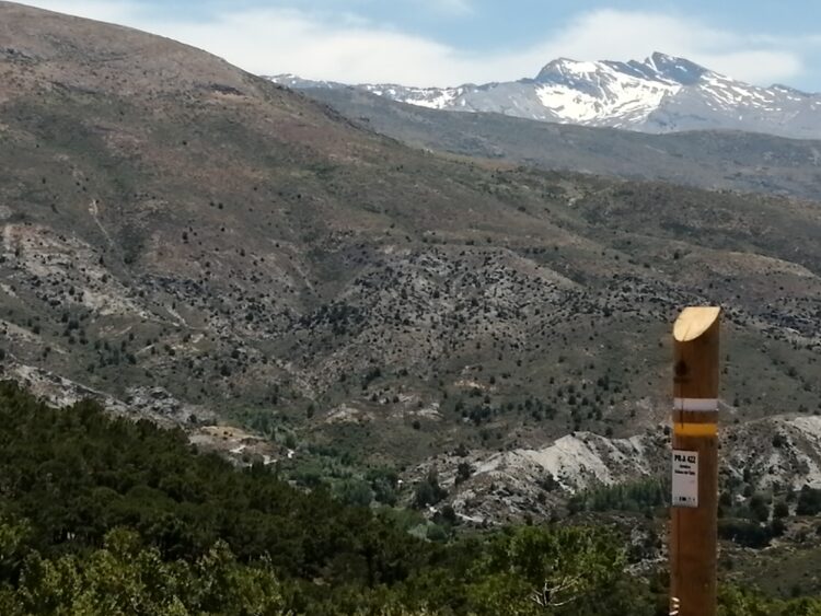Panorámica De Sierra Nevada Desde El Sendero